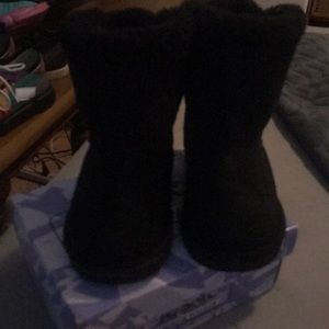 Little girls snow boots for the winter.